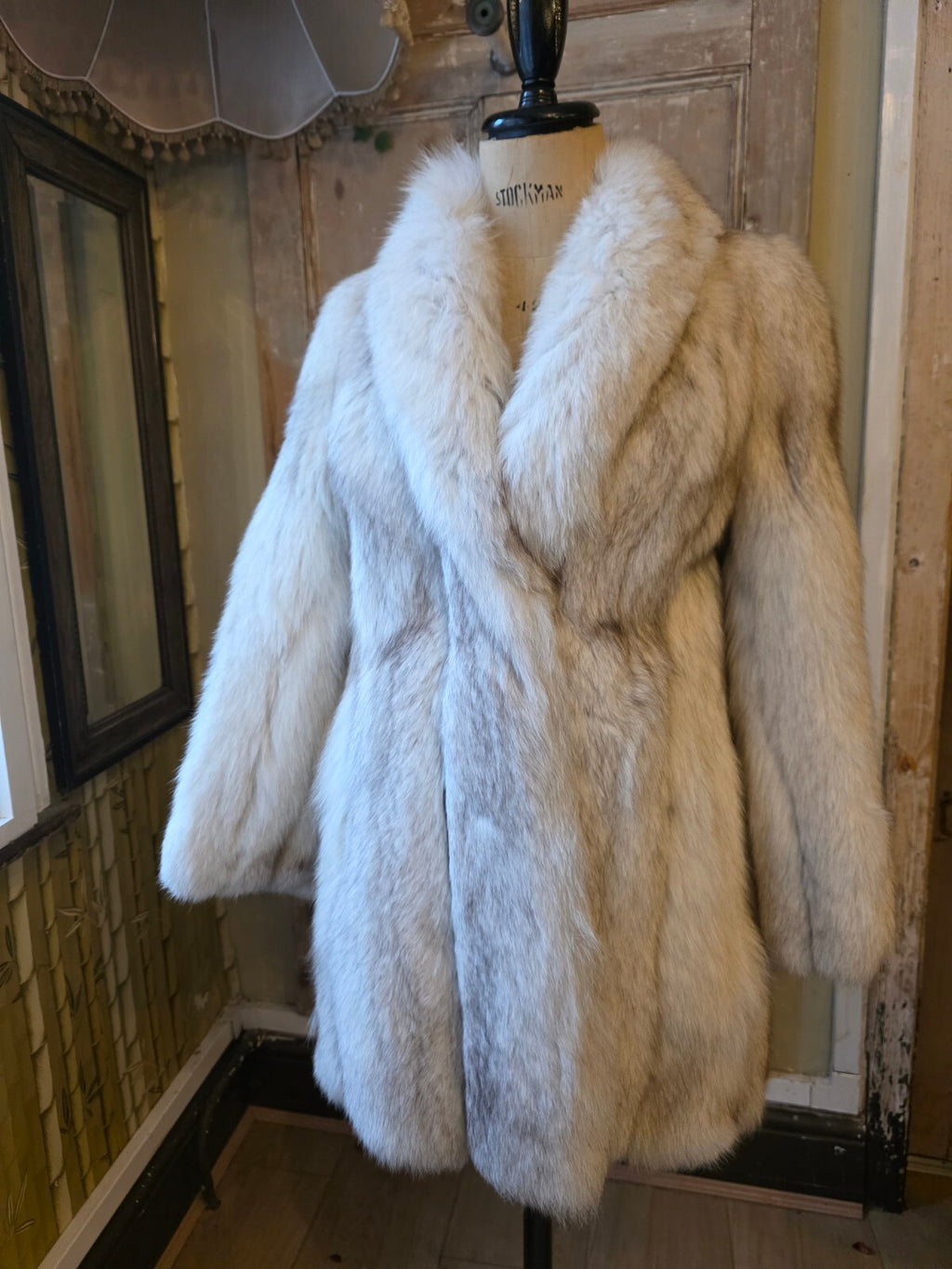 Vintage 1980s White Arctic Fox Fur Coat Scalloped Hem Real Fur UK 8 10