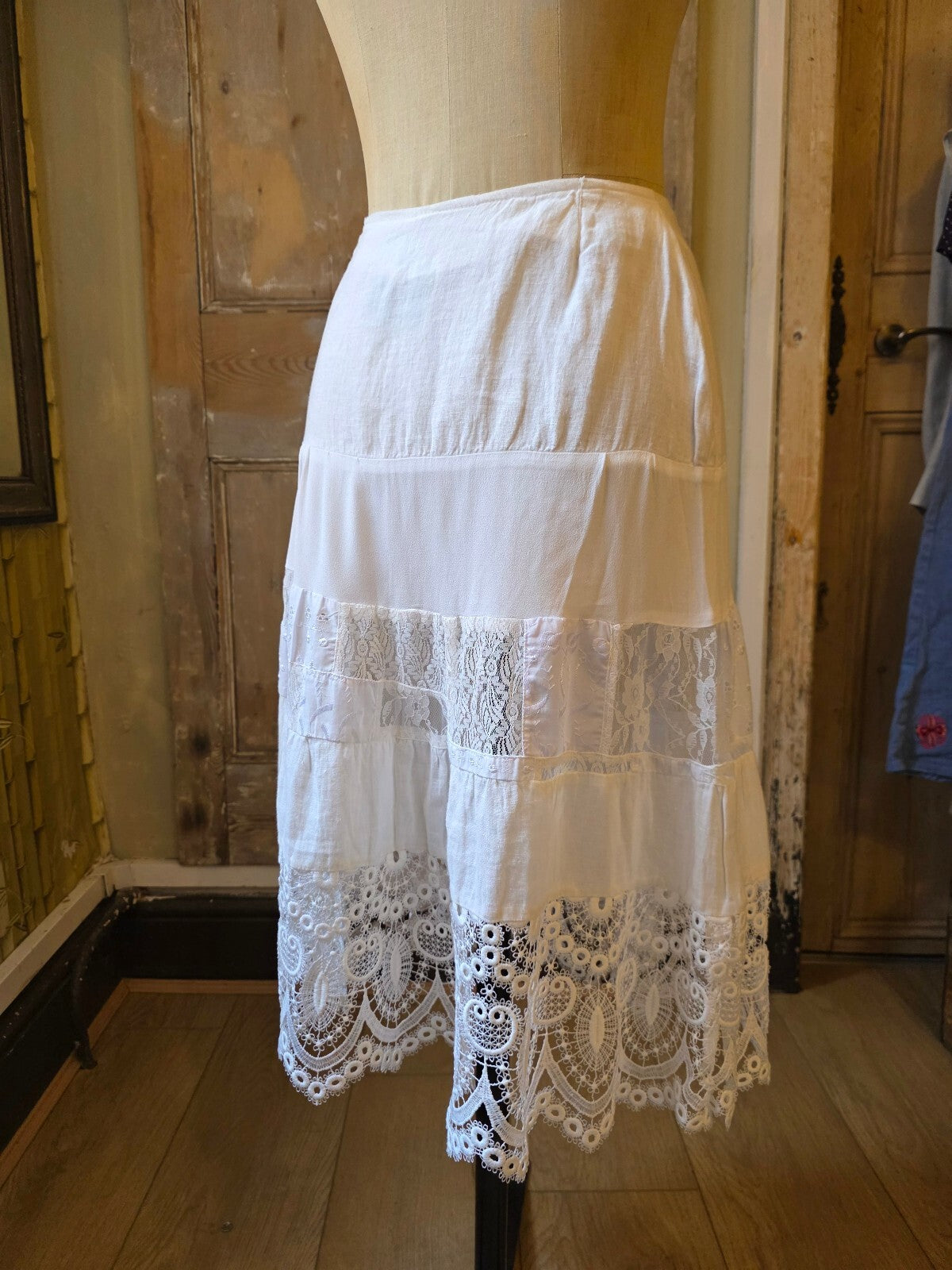 Vintage Cristina Santandrea Linen & Lace Skirt Broderie Anglaise | pietra | UK 8 / W26"