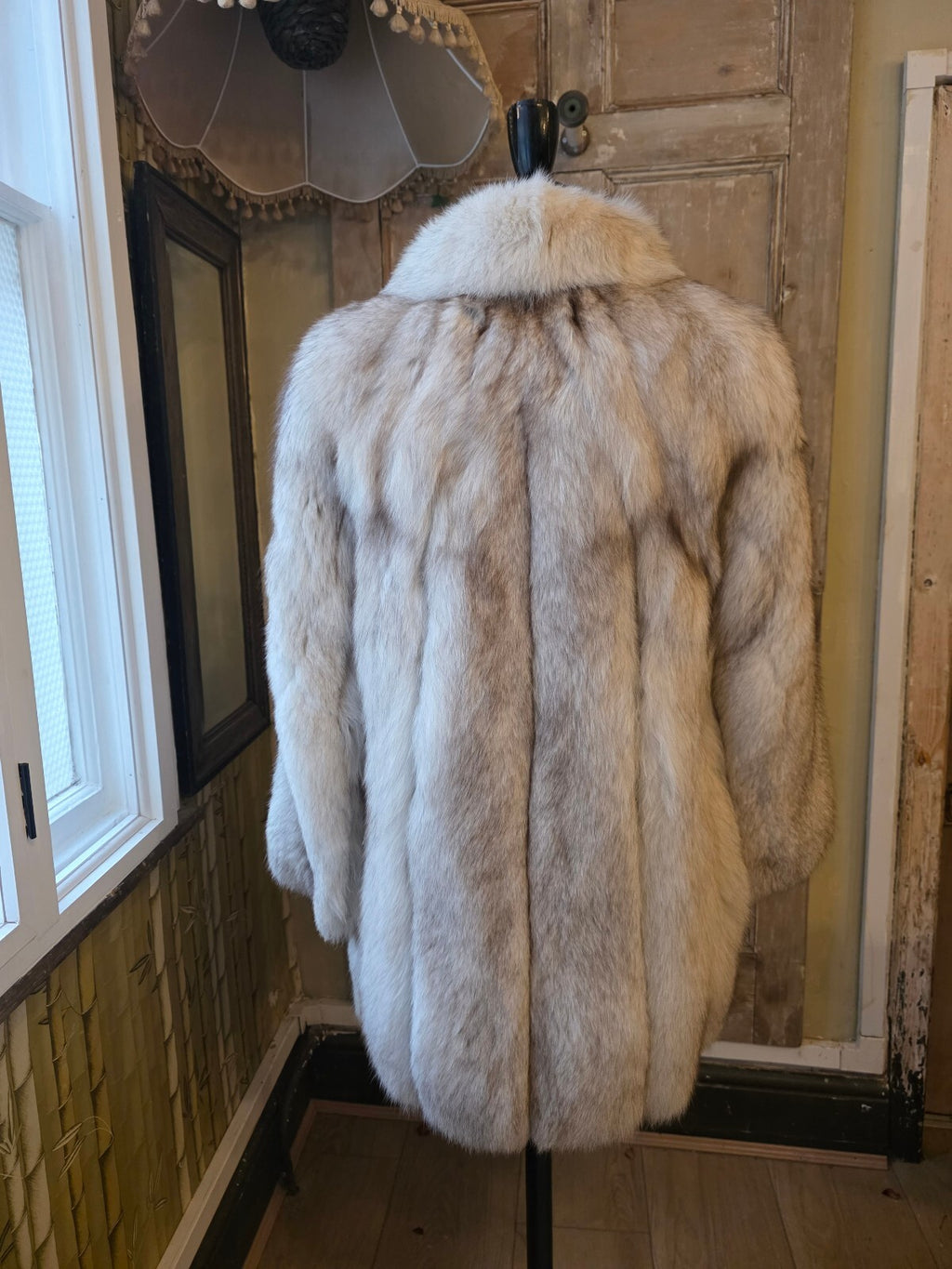 Vintage 1980s White Arctic Fox Fur Coat Scalloped Hem Real Fur UK 8 10
