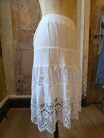 Load image into Gallery viewer, Vintage Cristina Santandrea Linen &amp; Lace Skirt Broderie Anglaise | pietra | UK 8 / W26"
