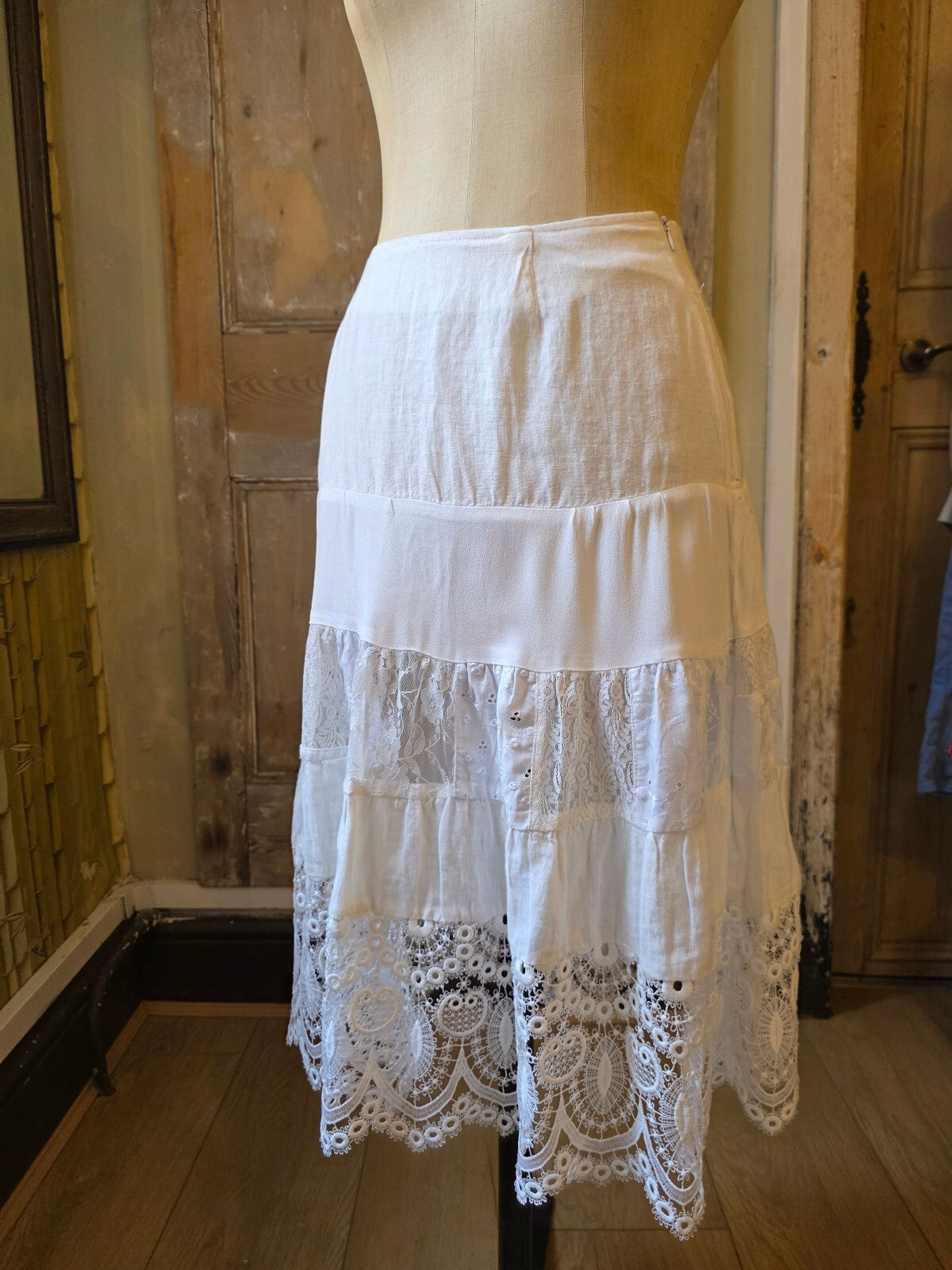 Vintage Cristina Santandrea Linen & Lace Skirt Broderie Anglaise | pietra | UK 8 / W26"