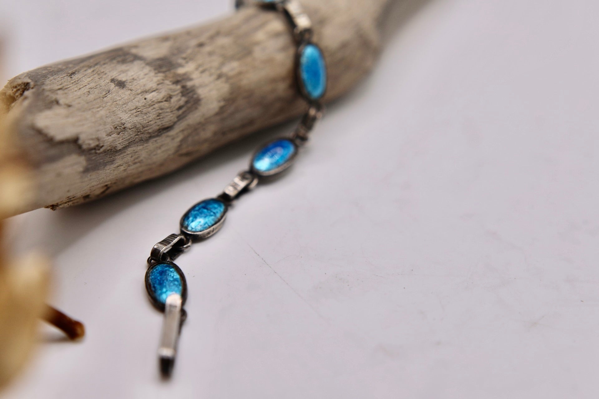 Vintage 1930s silver tone bracelet - foil back glass - blue