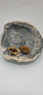 Load image into Gallery viewer, Vintage 1950s leaf gold tone clip on earrings
