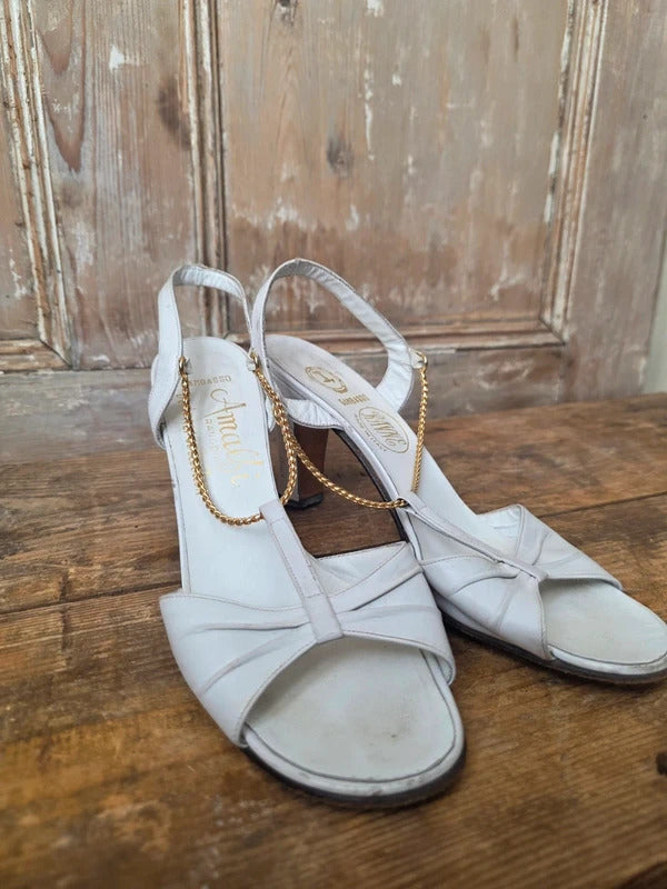 Vintage 1960s White Leather Slingback Heels – Gold Chain Detail – Made in Italy – UK 4