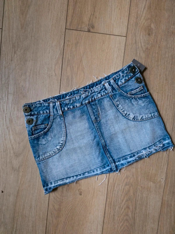 Vintage Y2K Acid Wash Denim Mini Skirt | Double Button Waist | UK 10–12
Description