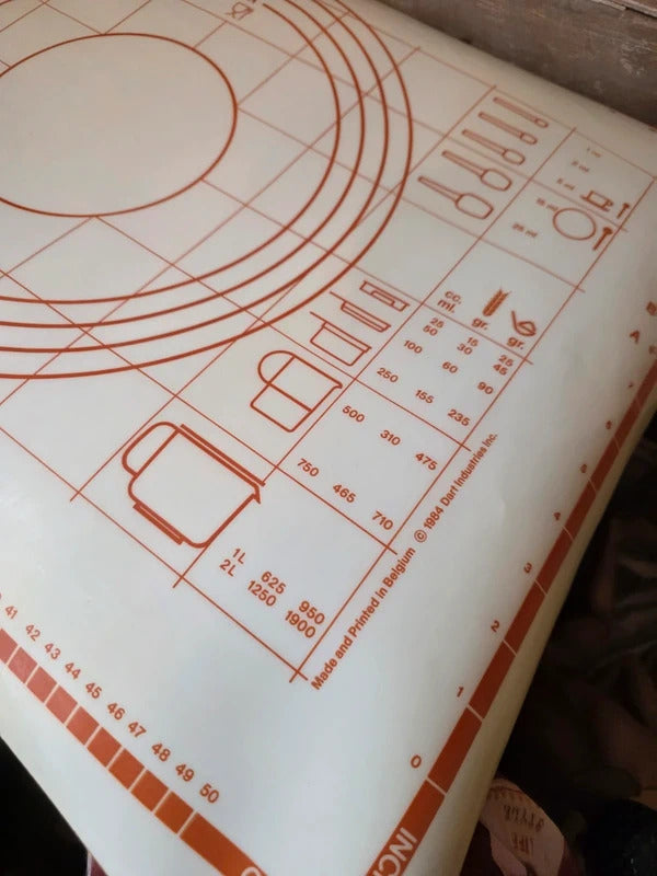 Vintage 1984 Tupperware Pastry Mat – Baking Conversion Chart / Retro Kitchen