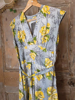 Load image into Gallery viewer, Vintage 1950s Yellow Floral Cotton Dress Fitted Underbust Matching Belt UK8
