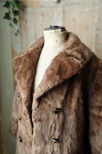 Load image into Gallery viewer, Vintage 1960s Musquash Fur Coat – Double Breasted – Driver&#39;s Length – Brown
