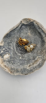 Load image into Gallery viewer, Vintage 1950s Damascene sweet little clip on earrings
