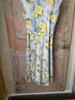 Load image into Gallery viewer, Vintage 1950s Yellow Floral Cotton Dress Fitted Underbust Matching Belt UK8
