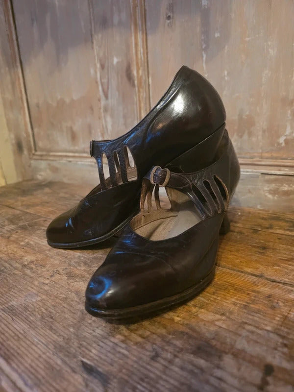 Original 1930s Vintage Leather T-Bar Shoes – UK 3½