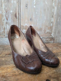 Vintage 1940s Hazelnut Brown Leather Court Shoes – UK 5 – Classic WWII Era Pumps