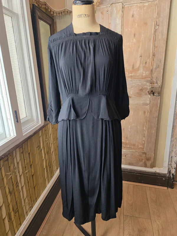 Vintage 1930s Black Rayon Crepe Peplum Dress Square Neck Ruched Sleeves UK 16