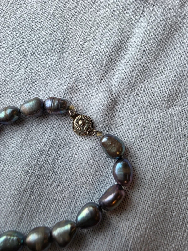 Vintage 1960s vintage bracelet featuring irregular baroque freshwater pearls