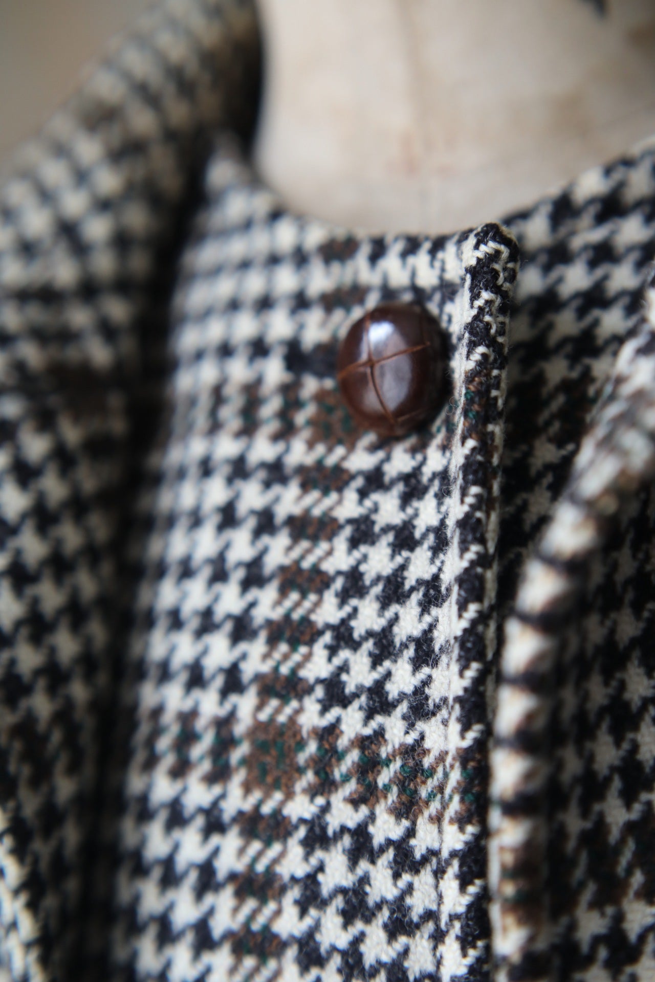 Rare vintage 1960s Strathtay wool houndstooth cape coat