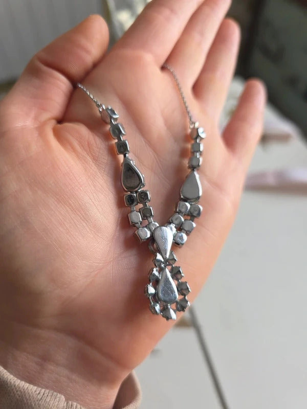 Vintage 1950s Blue Rhinestone Drop Necklace
Description: