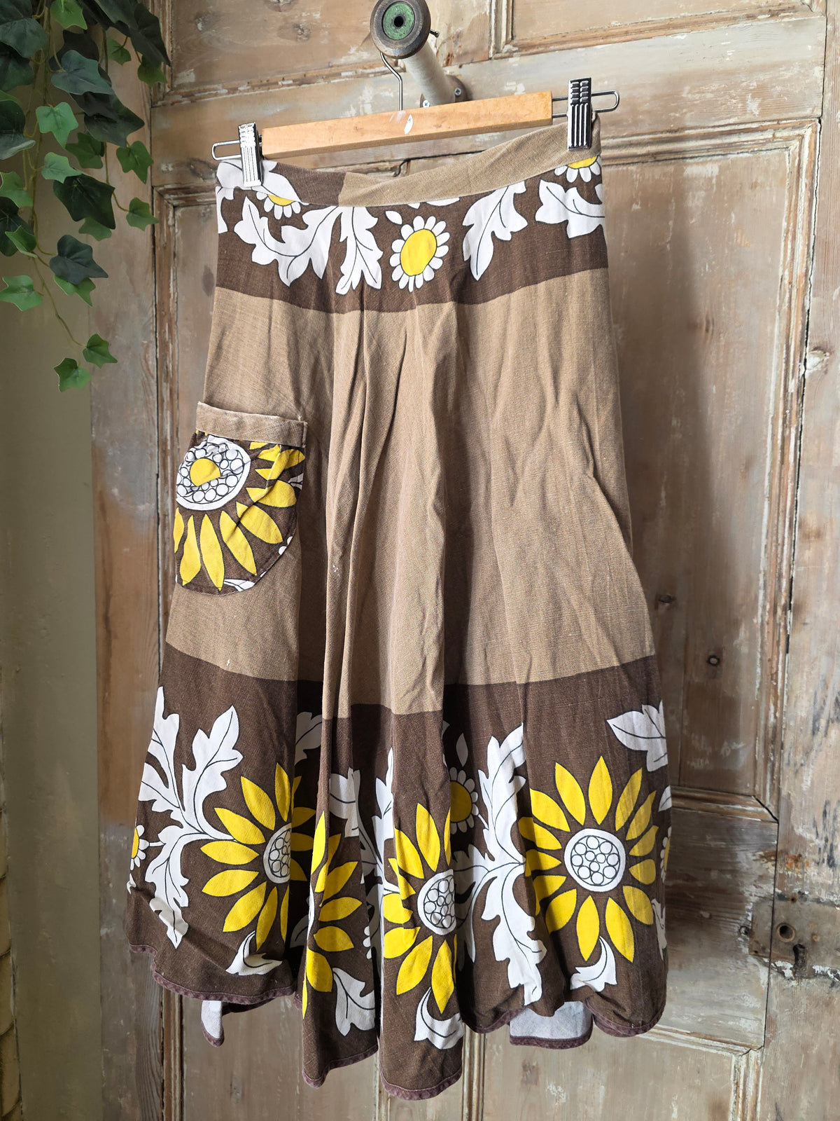 Vintage 1970s Handmade Sunflower Novelty Print Skirt – Make Do and Mend – UK8