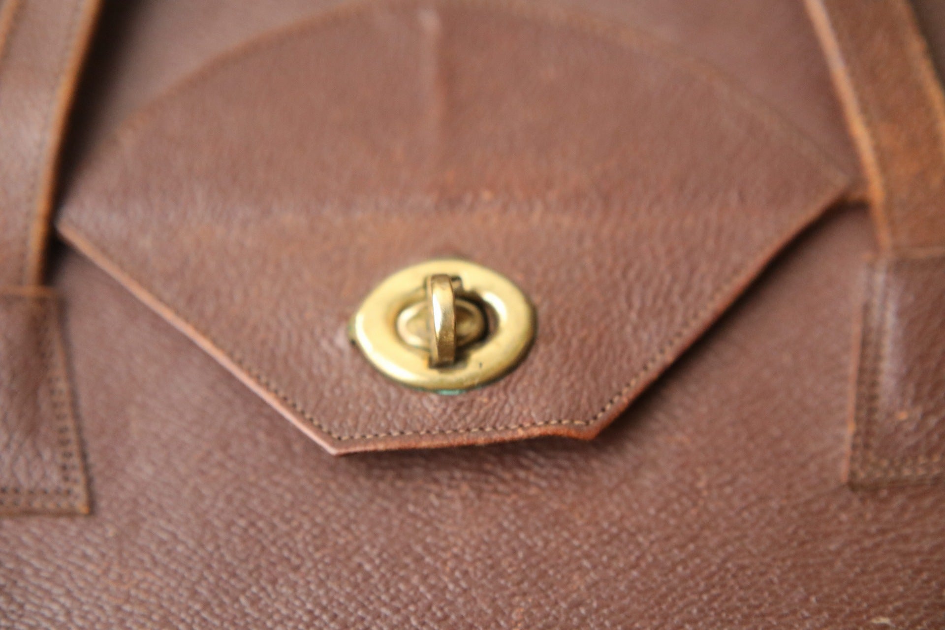 Vintage early 1940s Dark brown leather handbag