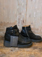 Load image into Gallery viewer, Vintage 90s Dr Martens Black Leather Ankle Boots UK 4 Y2K Grunge Festival

