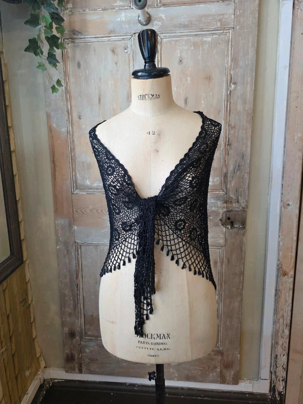 Vintage Y2K Black Crochet Shawl – One Size fairy core
