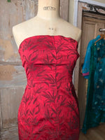 Load image into Gallery viewer, Vintage Y2K Red Jacquard Strapless Wiggle Dress | 1950s Style Bandeau Bodycon | Pinup | UK 10/12
