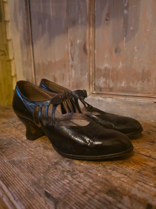 Original 1930s Vintage Leather T-Bar Shoes – UK 3½
