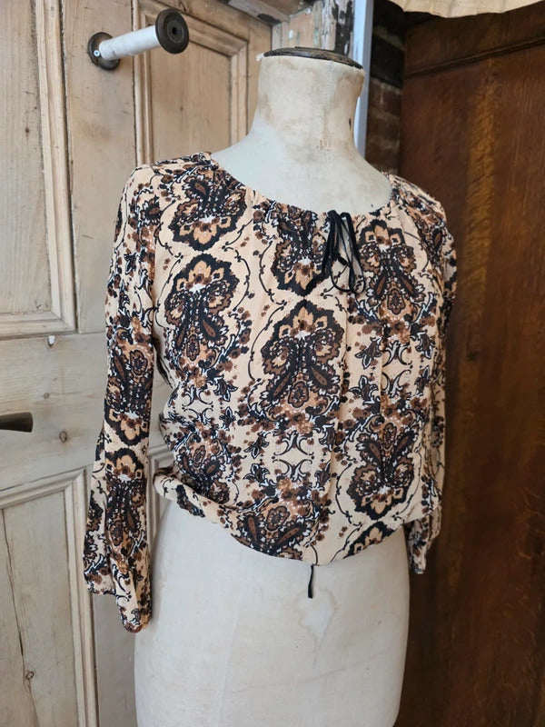 Vintage Y2K Gypsy Blouse – Paisley Print – Boho Peasant Top – Tie Neck