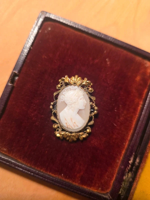 Victorian-Style Cameo Brooch – Classical Profile – c. late 19th / early 20th century