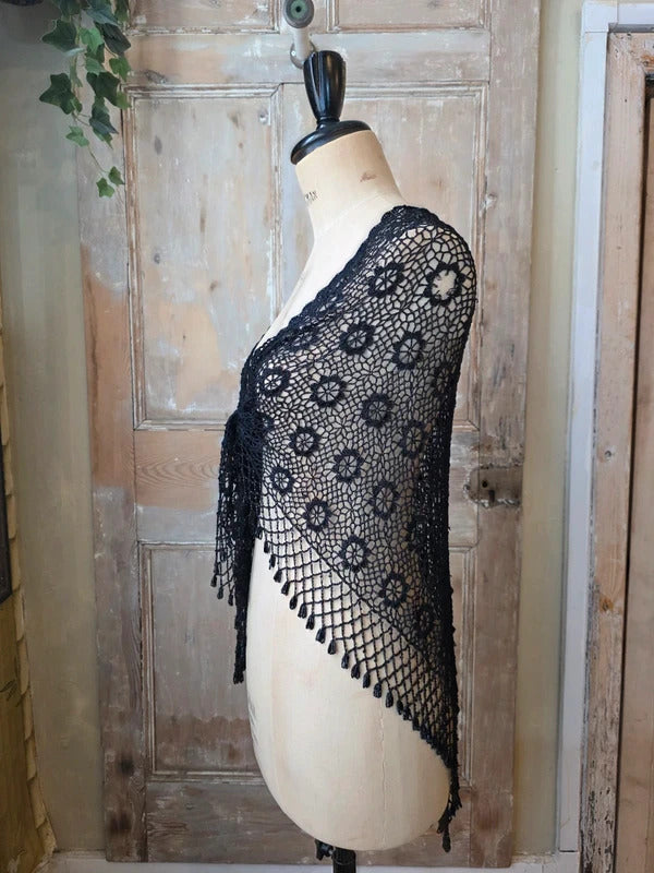Vintage Y2K Black Crochet Shawl – One Size fairy core