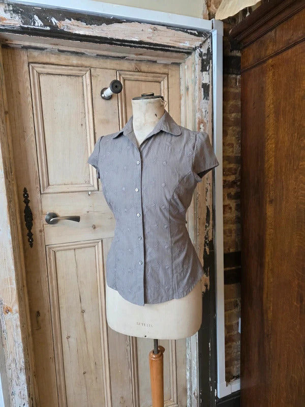 Vintage fairy core Y2K Canda Embroidered Blouse – Tie Back – Cotton – Taupe Brown