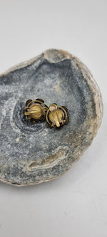 Load image into Gallery viewer, Vintage 1930s clip on  peaking glass earrings
