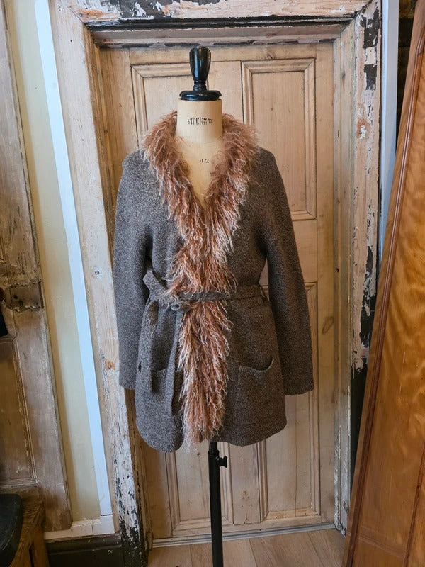 Vintage Y2K lambswool cardigan with sheepskin collar  Uk10