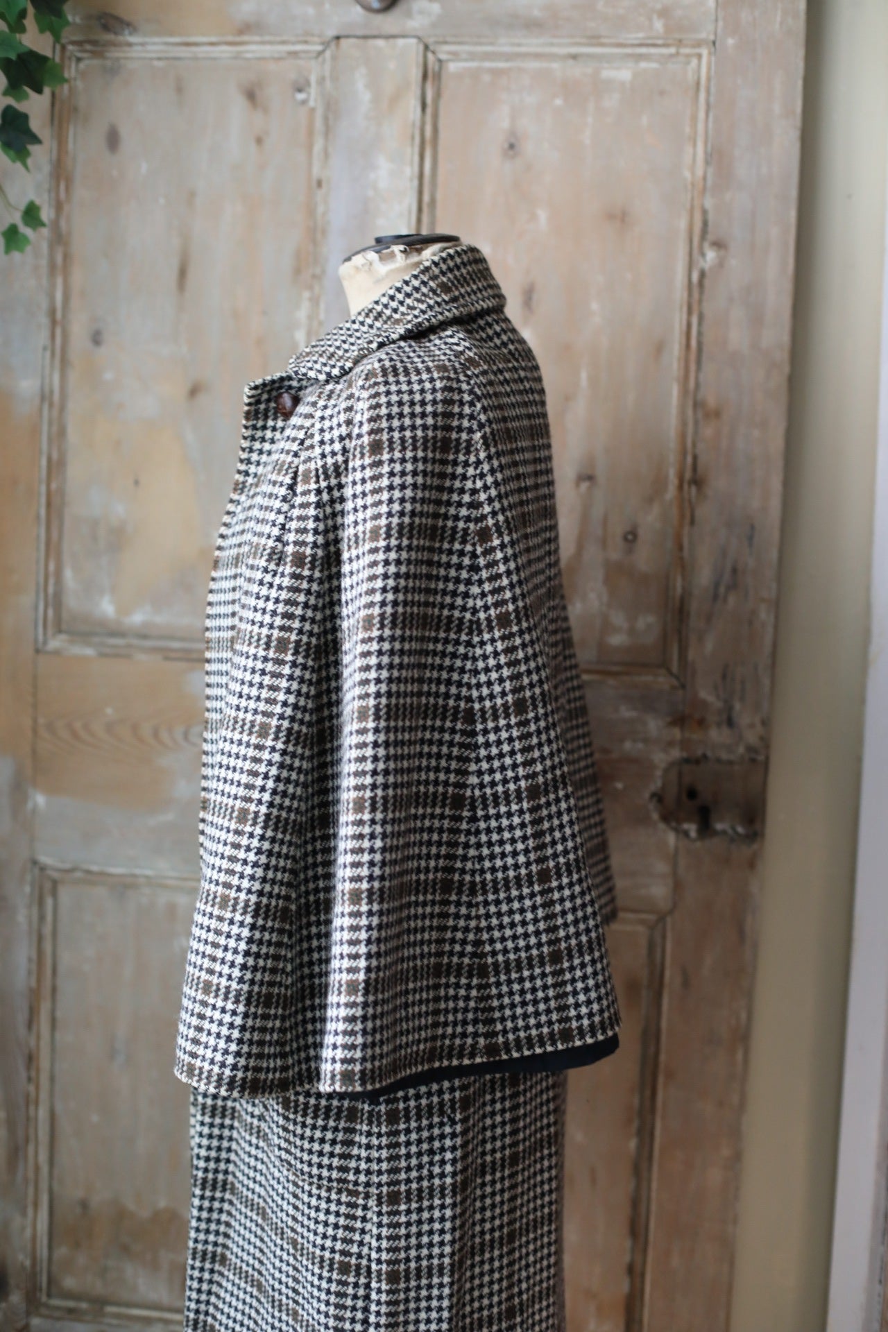 Rare vintage 1960s Strathtay wool houndstooth cape coat