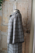 Load image into Gallery viewer, Rare vintage 1960s Strathtay wool houndstooth cape coat
