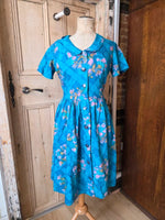 Load image into Gallery viewer, Vintage 1950s Floral Cotton Dress Turquoise Blue Peter Pan Collar – UK 10/12

