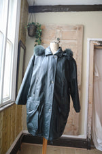 Load image into Gallery viewer, Vintage 1980s Salman Leather coat - Fox fur trim - Forest green
