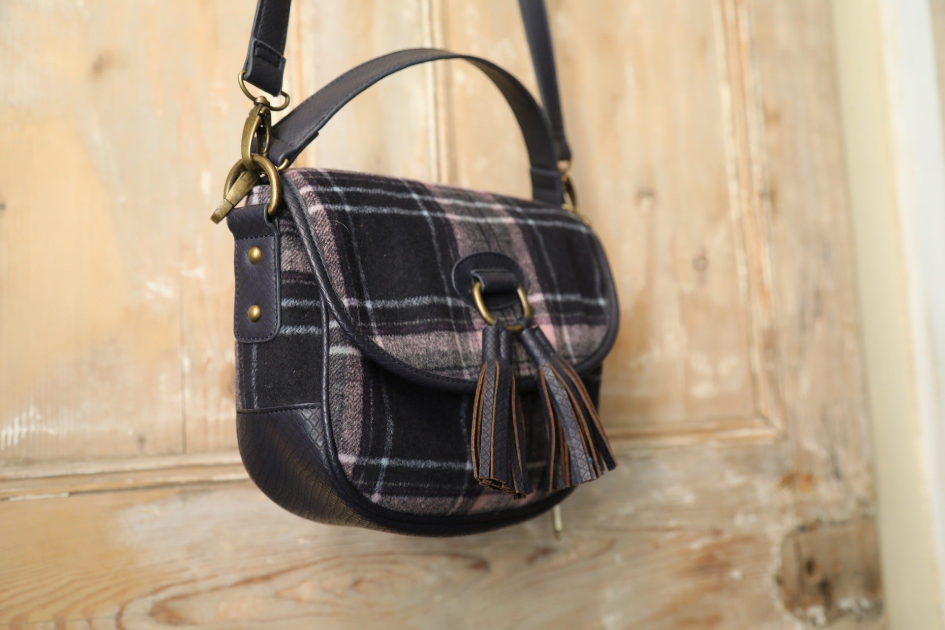 Deadstock Vintage Dents purple plaid mod style tassel bag,