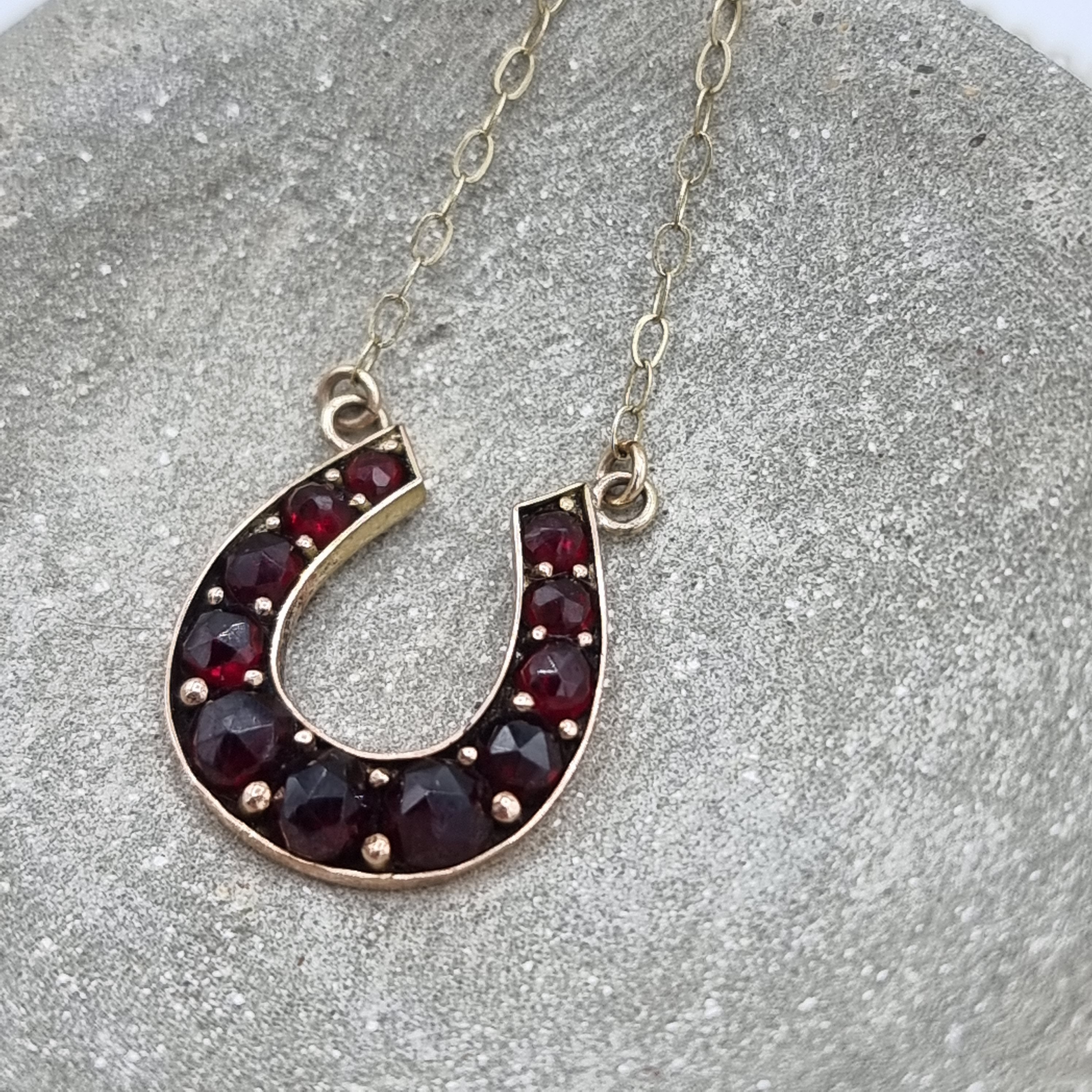 Antique gold necklace - Victorian horseshoe pendant - Garnet 9ct