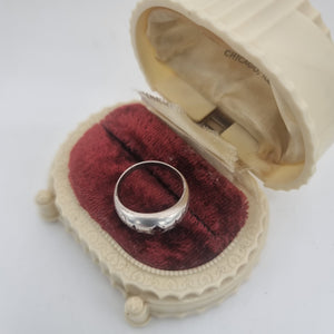 Vintage 1960s garnet triple stone silver band ring