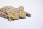 Load image into Gallery viewer, Vintage 1940s floral yellow bold screw back earrings
