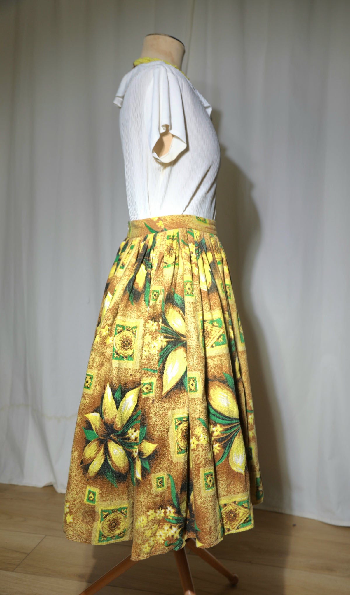 Handmade Vintage Fabric Skirt Tiki Yellow Sz 12 W30