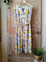 Load image into Gallery viewer, Vintage 1950s dress  floral original cotton uk8
