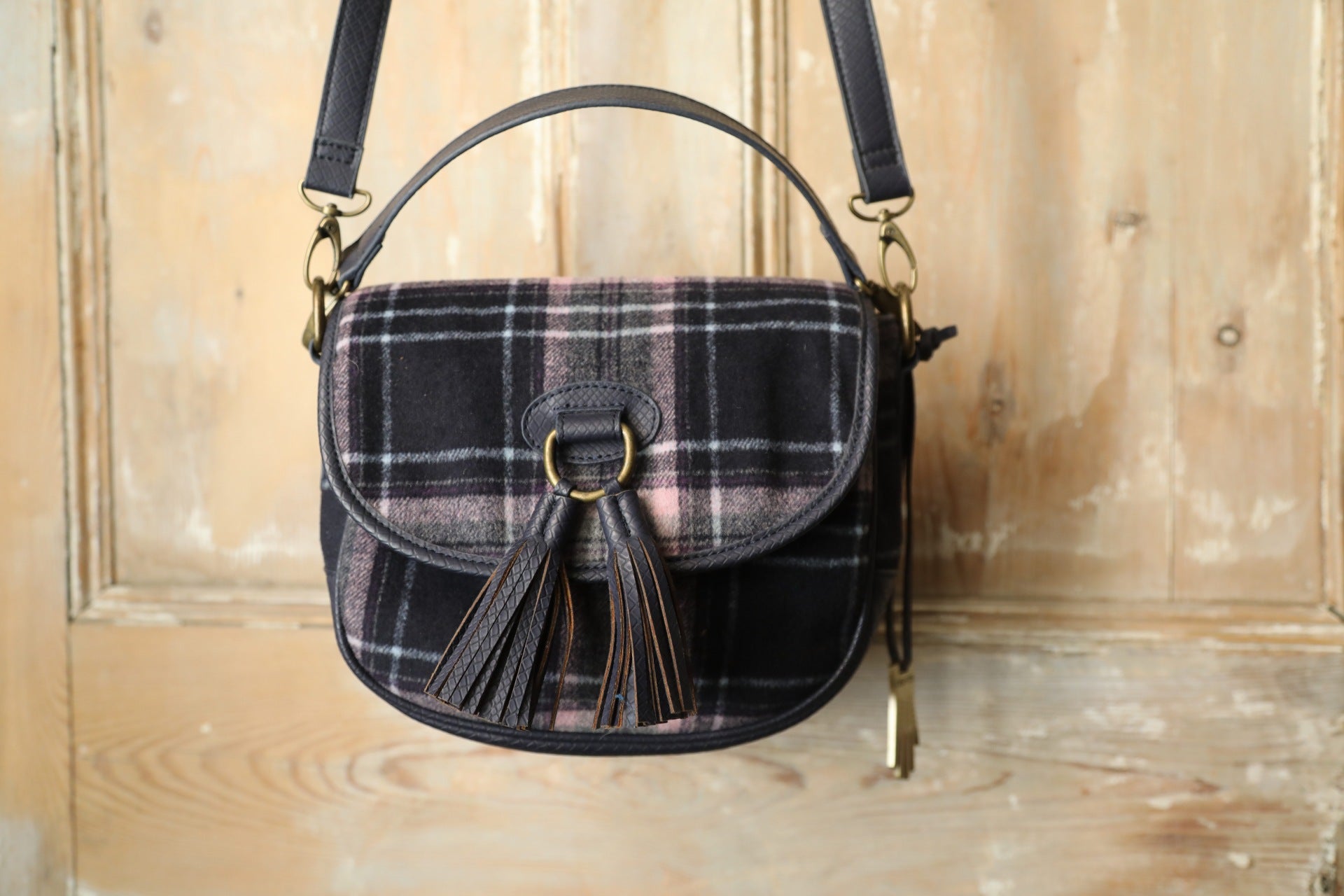 Deadstock Vintage Dents purple plaid mod style tassel bag,