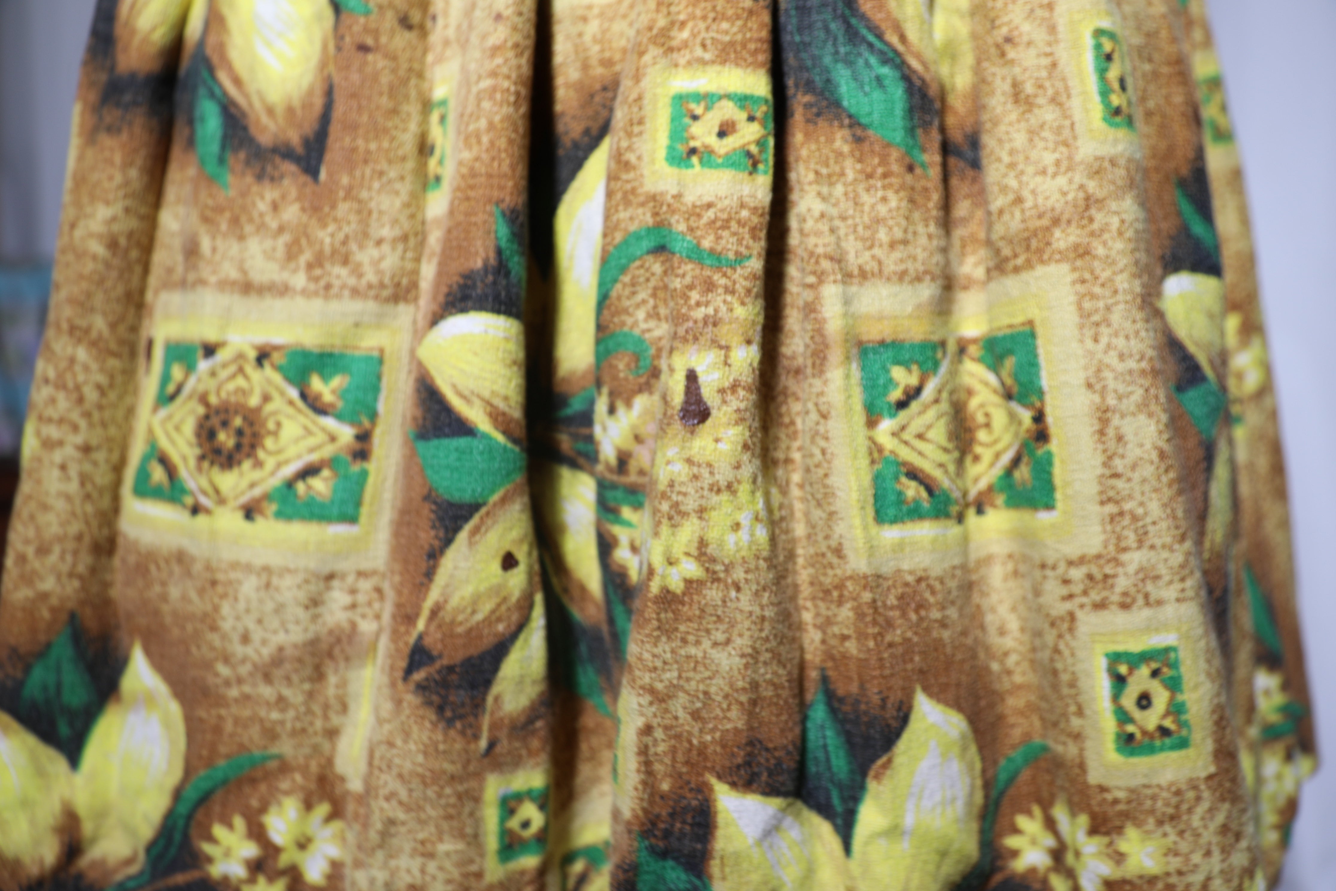 Handmade Vintage Fabric Skirt Tiki Yellow Sz 12 W30